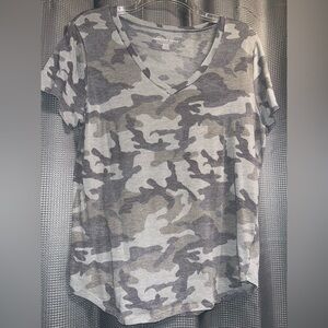 American Eagle V-neck